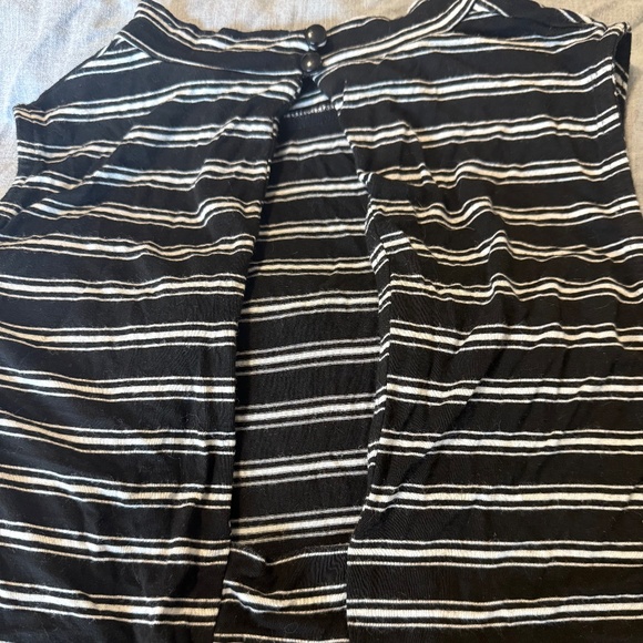 Open Back Cropped Tank - Picture 6 of 8